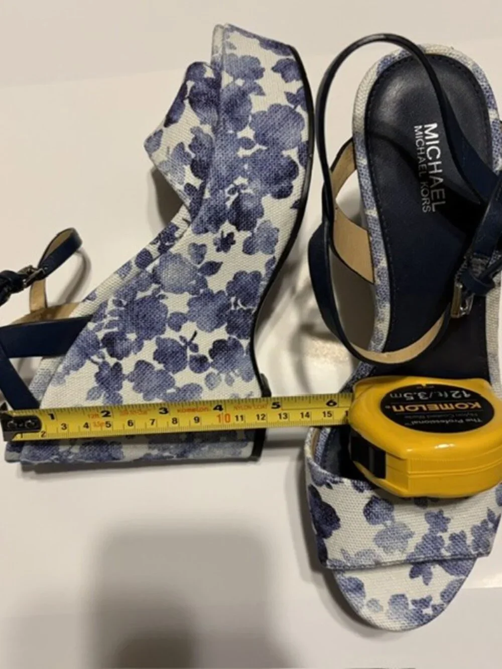 Micheal Kors white with blue flora print 5in heal Shoe Wedges